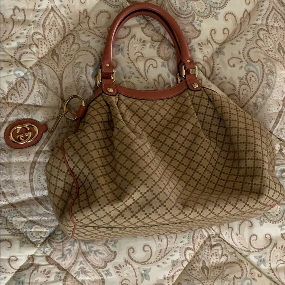 Authenticity Damier Gucci medium hobo bag.